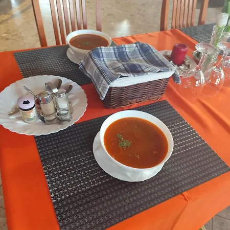 Romantik Etterem - Panzio Tatabánya