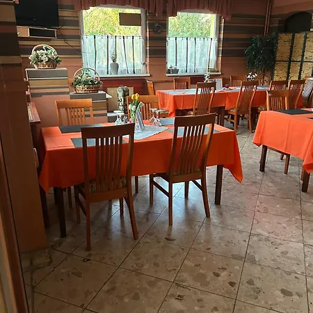 Alojamento de Acomodação e Pequeno-almoço Romantik étterem - Panzió