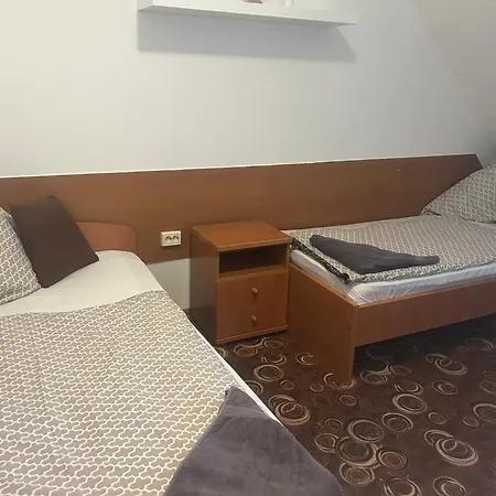 Bed & Breakfast Romantik Etterem - Panzio 3*