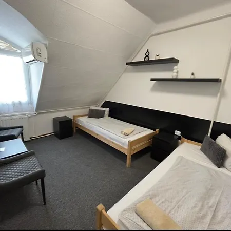 Romantik Etterem - Panzio Bed & Breakfast Tatabánya