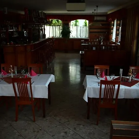 Bed & Breakfast Romantik Etterem - Panzio Tatabánya
