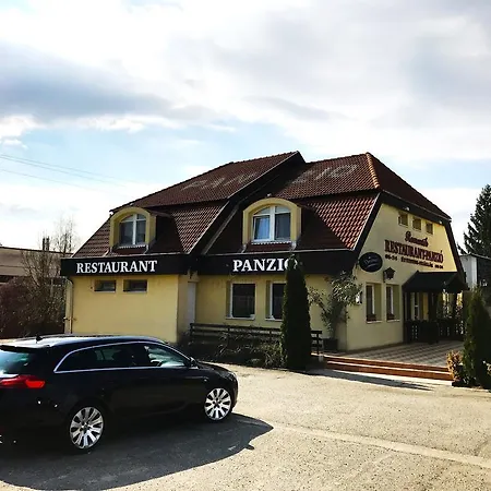 Bed & Breakfast Romantik Etterem - Panzio Tatabánya