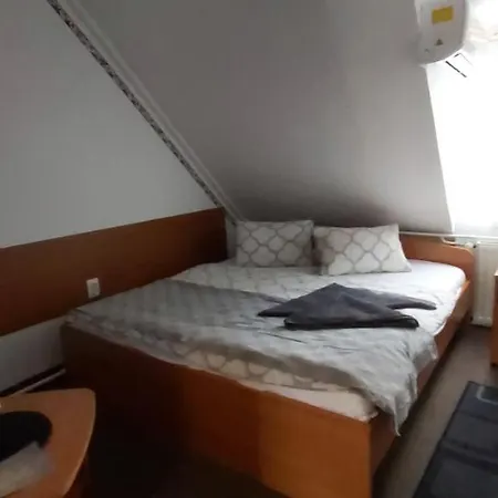 Bed & Breakfast Romantik Etterem - Panzio 2*