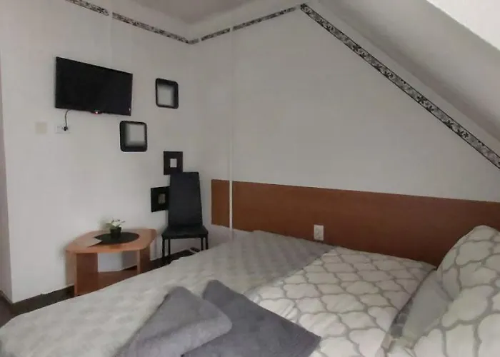 Romantik Etterem - Panzio B&B Tatabánya
